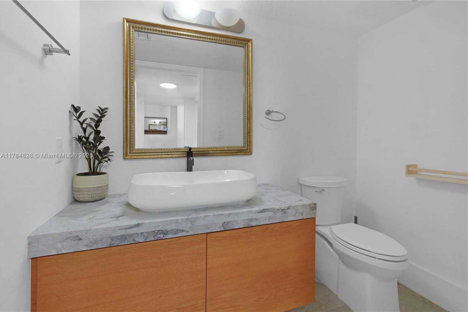 Small Image of 1800 NORTH BAYSHORE DR #1003, Miami Number 18