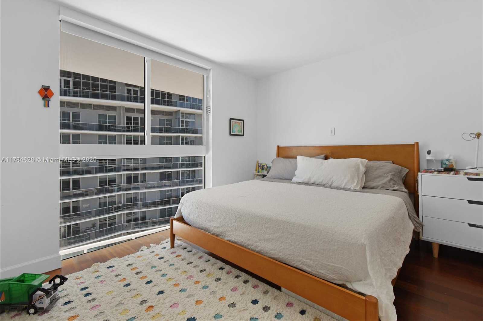 Small Image of 1800 NORTH BAYSHORE DR #1003, Miami Number 23