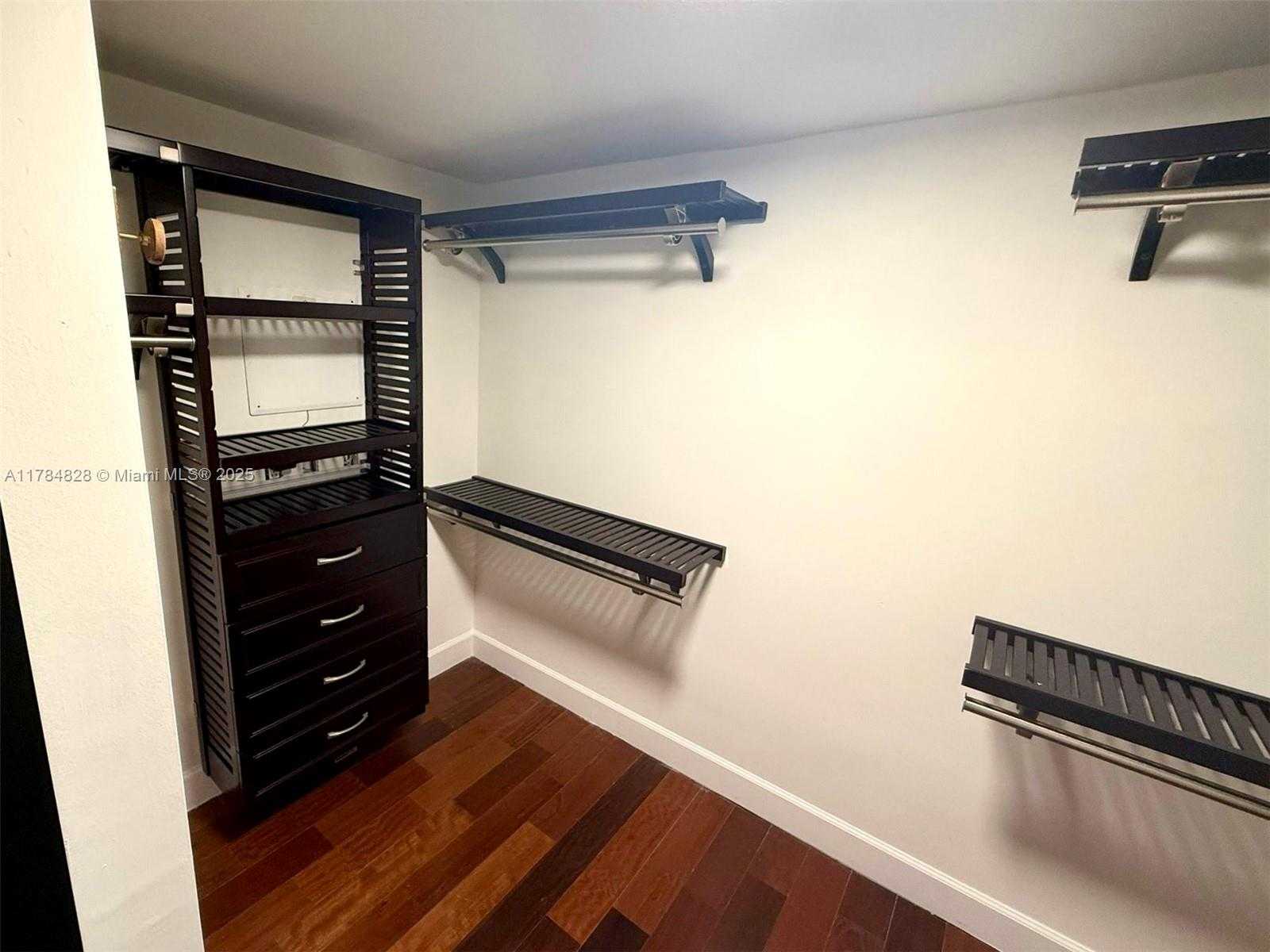 Small Image of 1800 NORTH BAYSHORE DR #1003, Miami Number 24