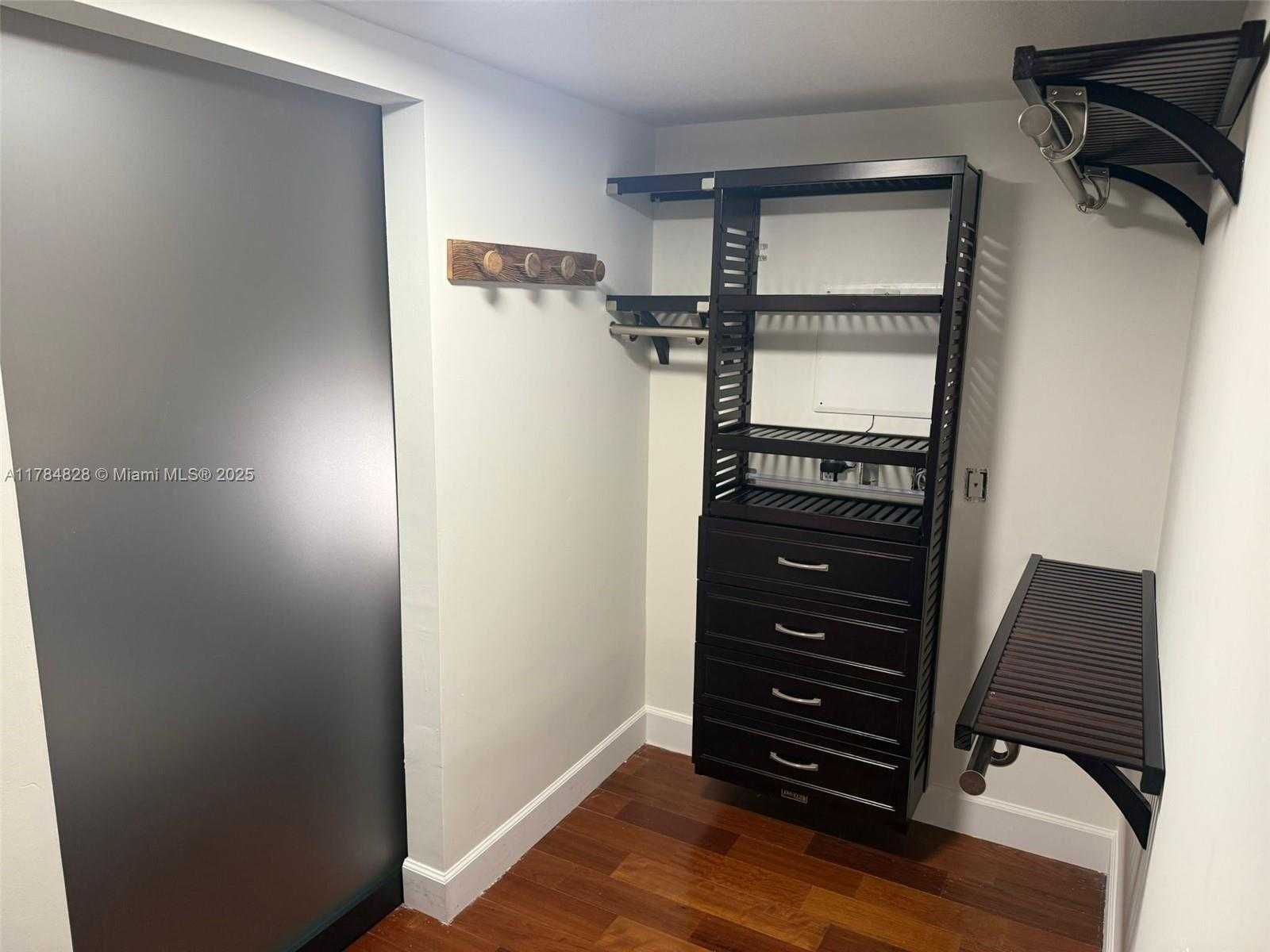 Small Image of 1800 NORTH BAYSHORE DR #1003, Miami Number 25