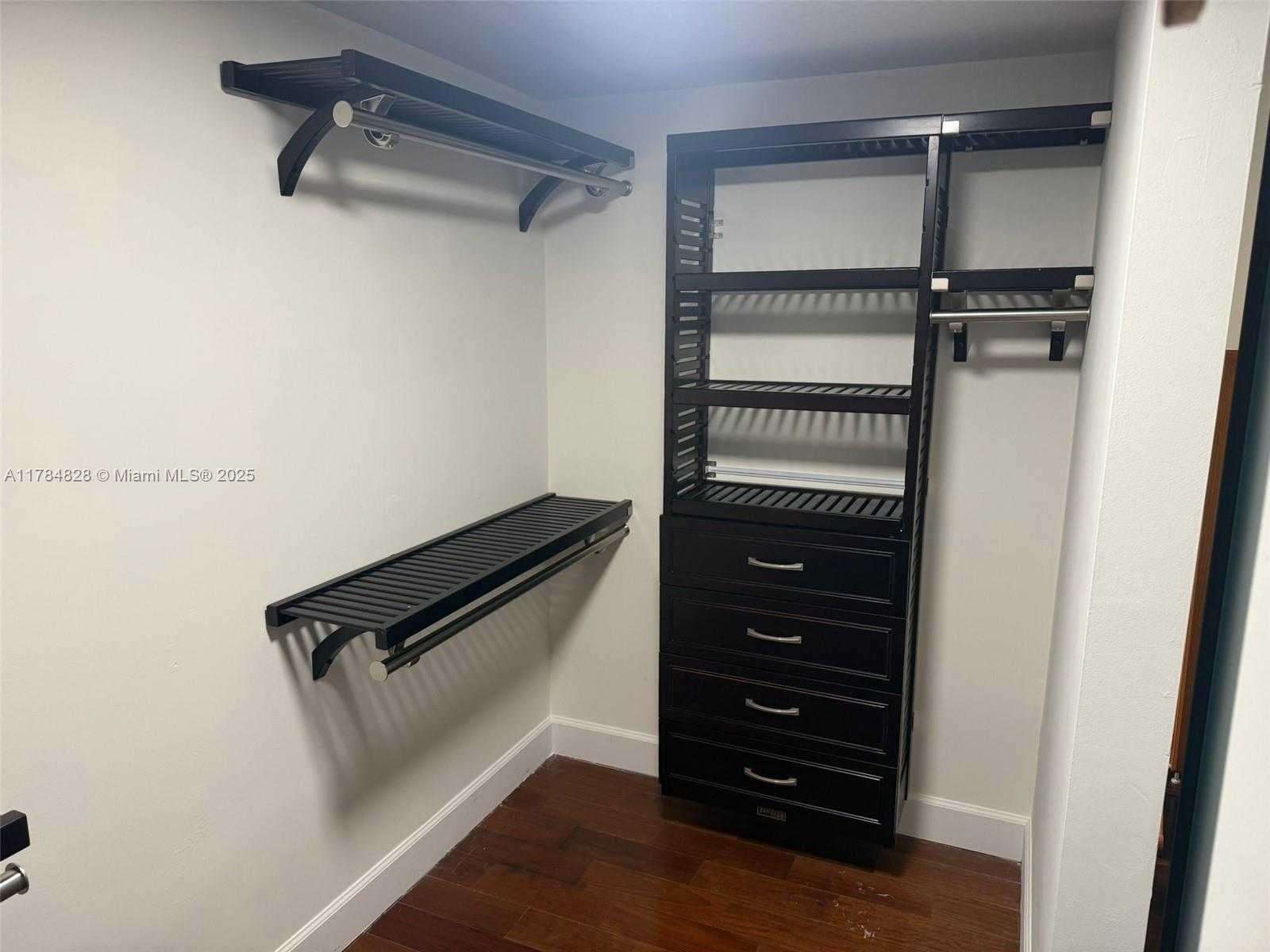 Small Image of 1800 NORTH BAYSHORE DR #1003, Miami Number 26