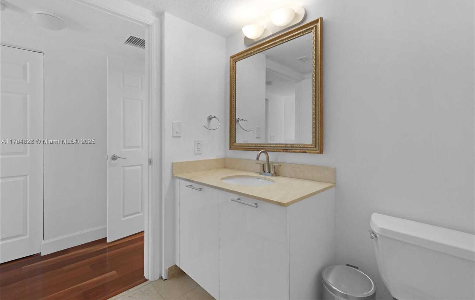Small Image of 1800 NORTH BAYSHORE DR #1003, Miami Number 28