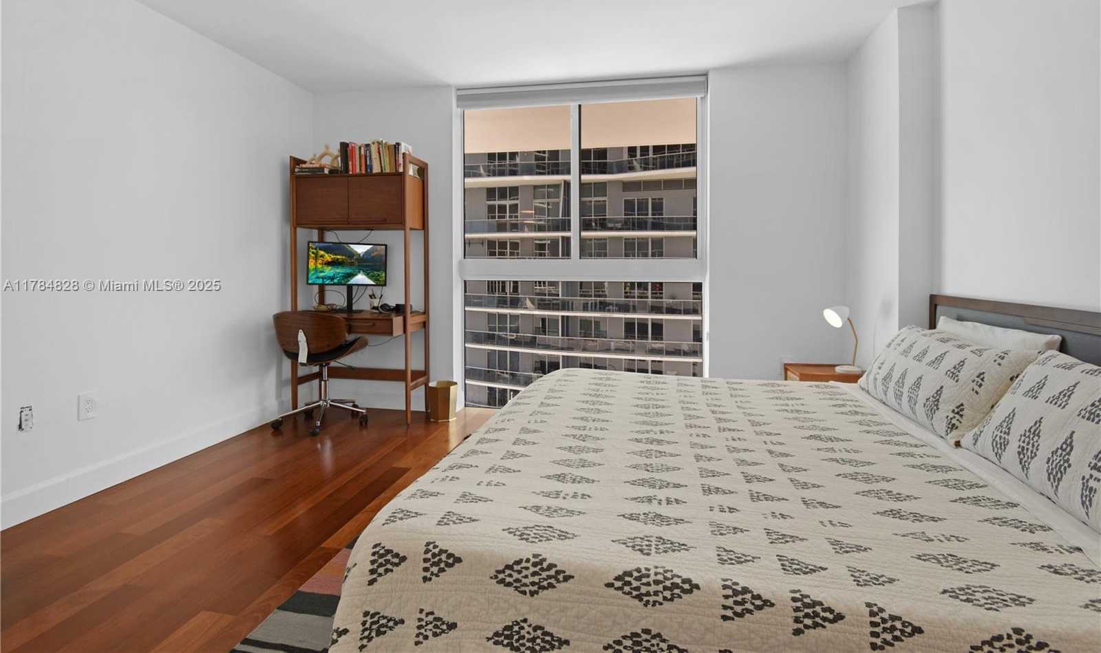 Small Image of 1800 NORTH BAYSHORE DR #1003, Miami Number 33