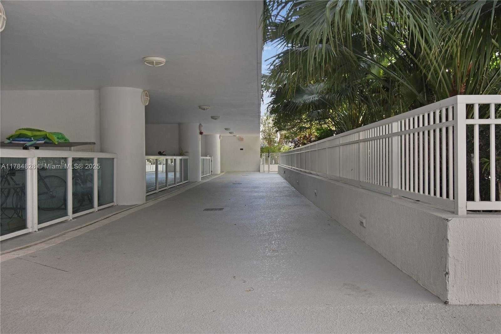 Small Image of 1800 NORTH BAYSHORE DR #1003, Miami Number 37