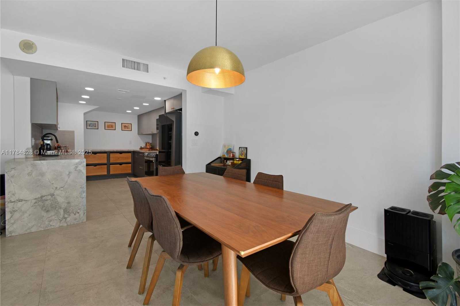 Small Image of 1800 NORTH BAYSHORE DR #1003, Miami Number 6