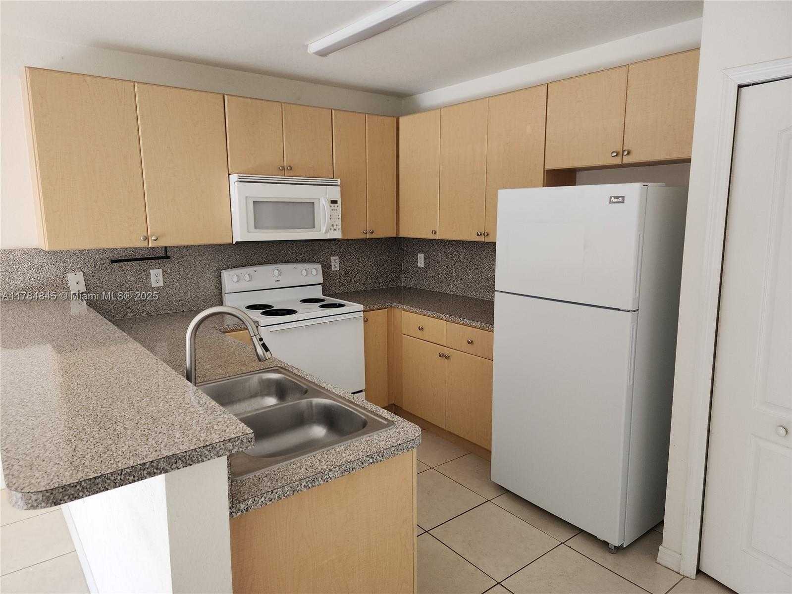Small Image of 22631 SOUTH WEST 88TH PL #16-18, Cutler Bay Number 4