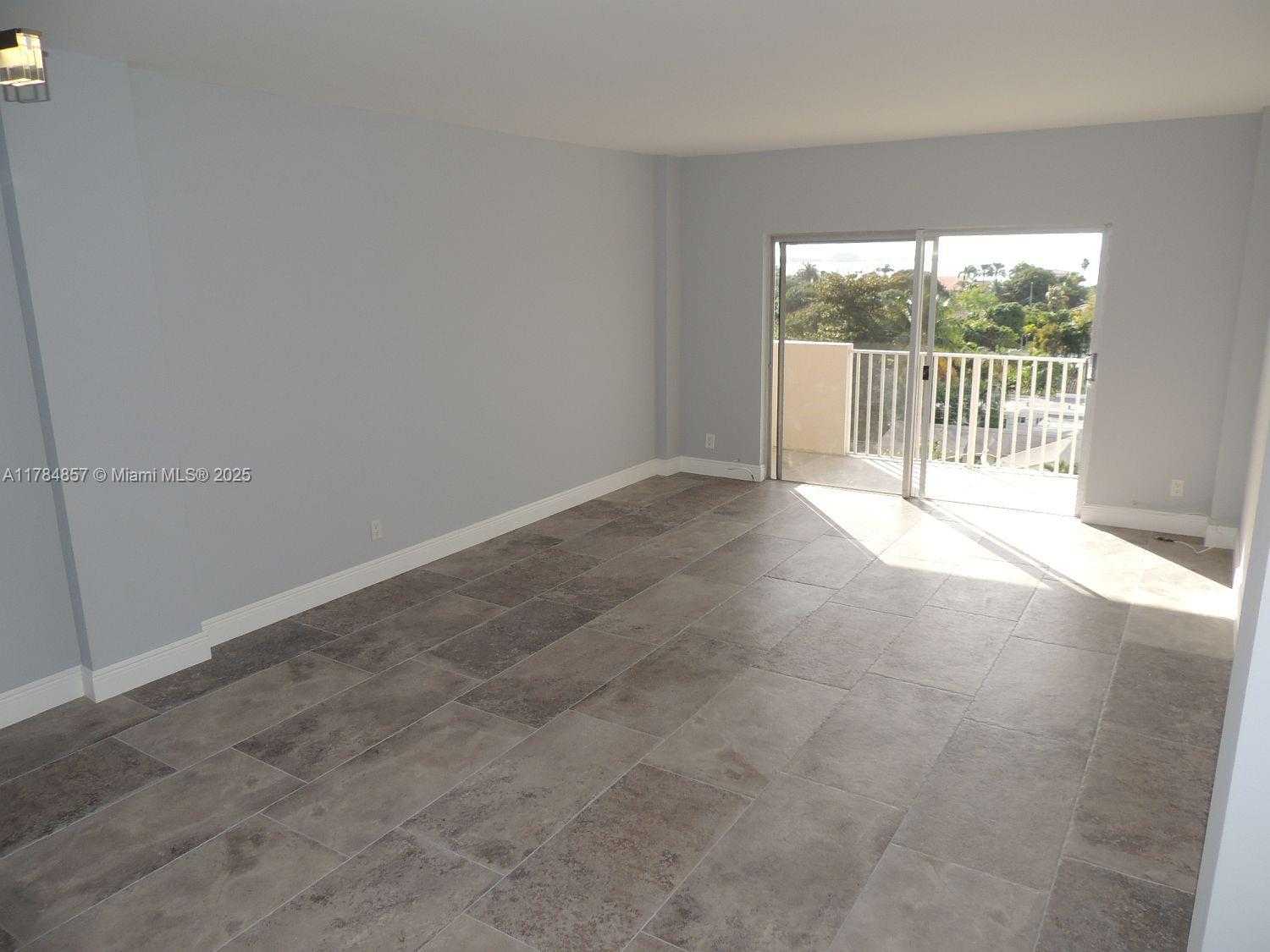 Small Image of 1455 NORTH TREASURE DR #6N, North Bay Village Number 10