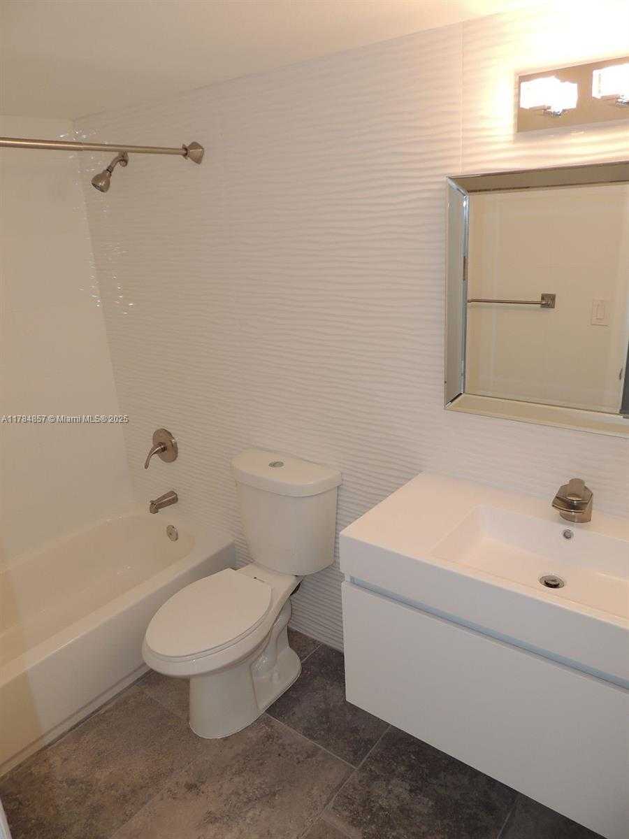 Small Image of 1455 NORTH TREASURE DR #6N, North Bay Village Number 12