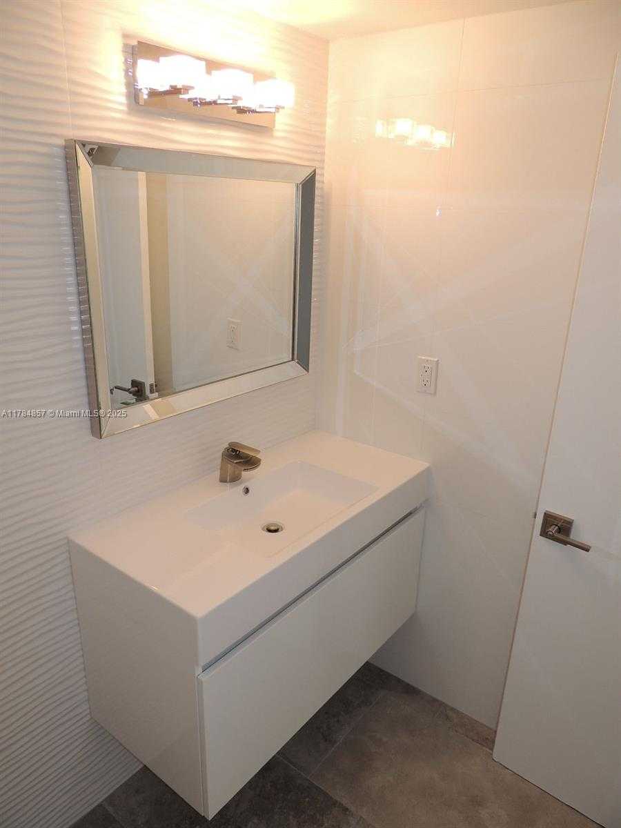 Small Image of 1455 NORTH TREASURE DR #6N, North Bay Village Number 13