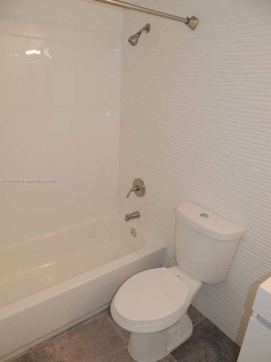 Small Image of 1455 NORTH TREASURE DR #6N, North Bay Village Number 14