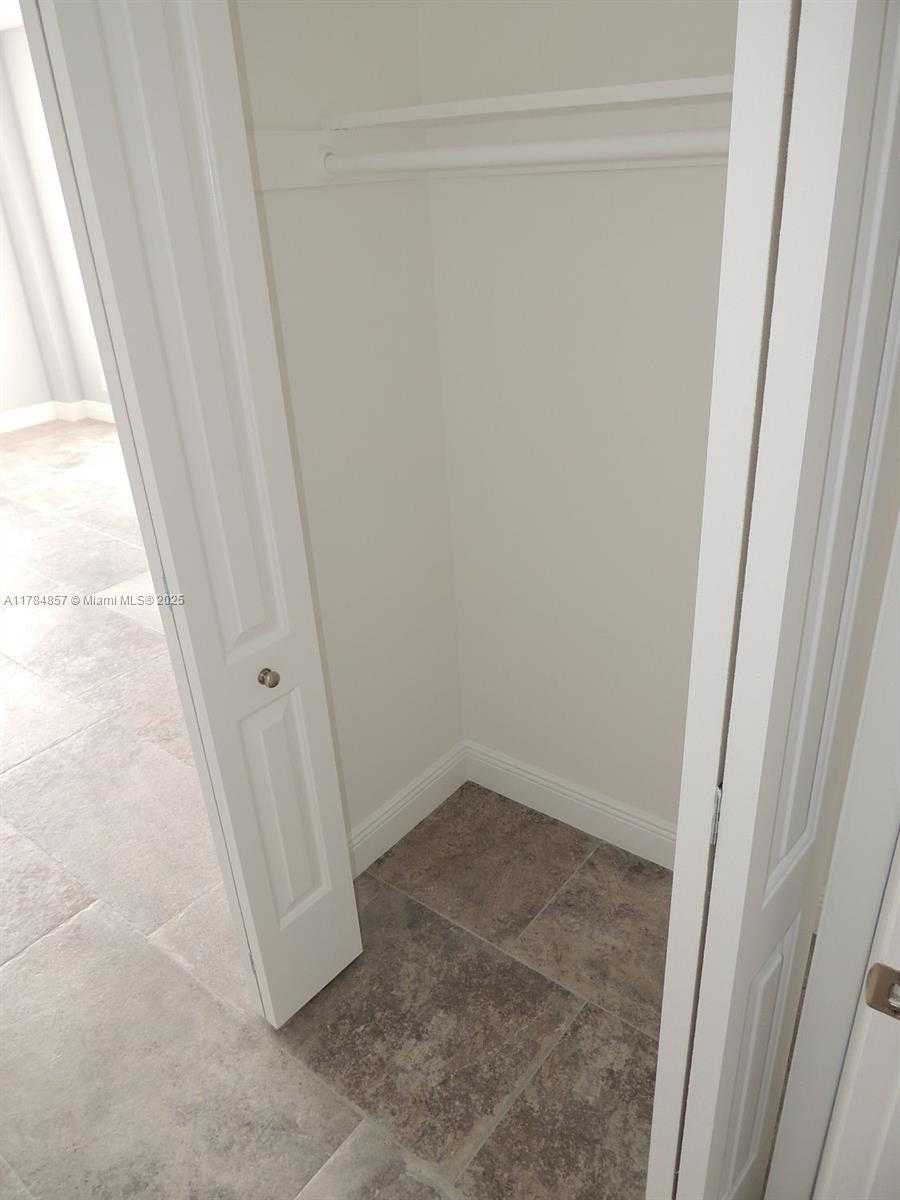 Small Image of 1455 NORTH TREASURE DR #6N, North Bay Village Number 15