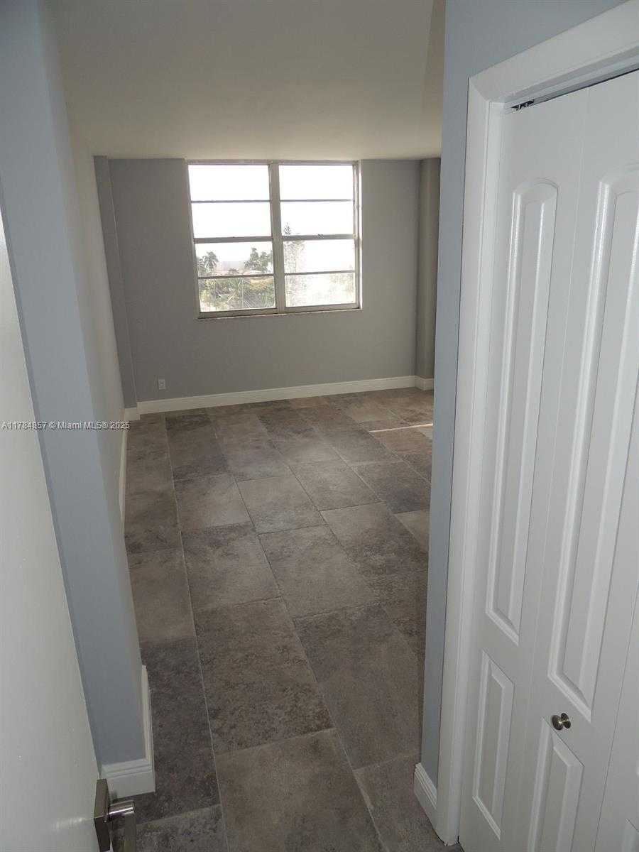 Small Image of 1455 NORTH TREASURE DR #6N, North Bay Village Number 16