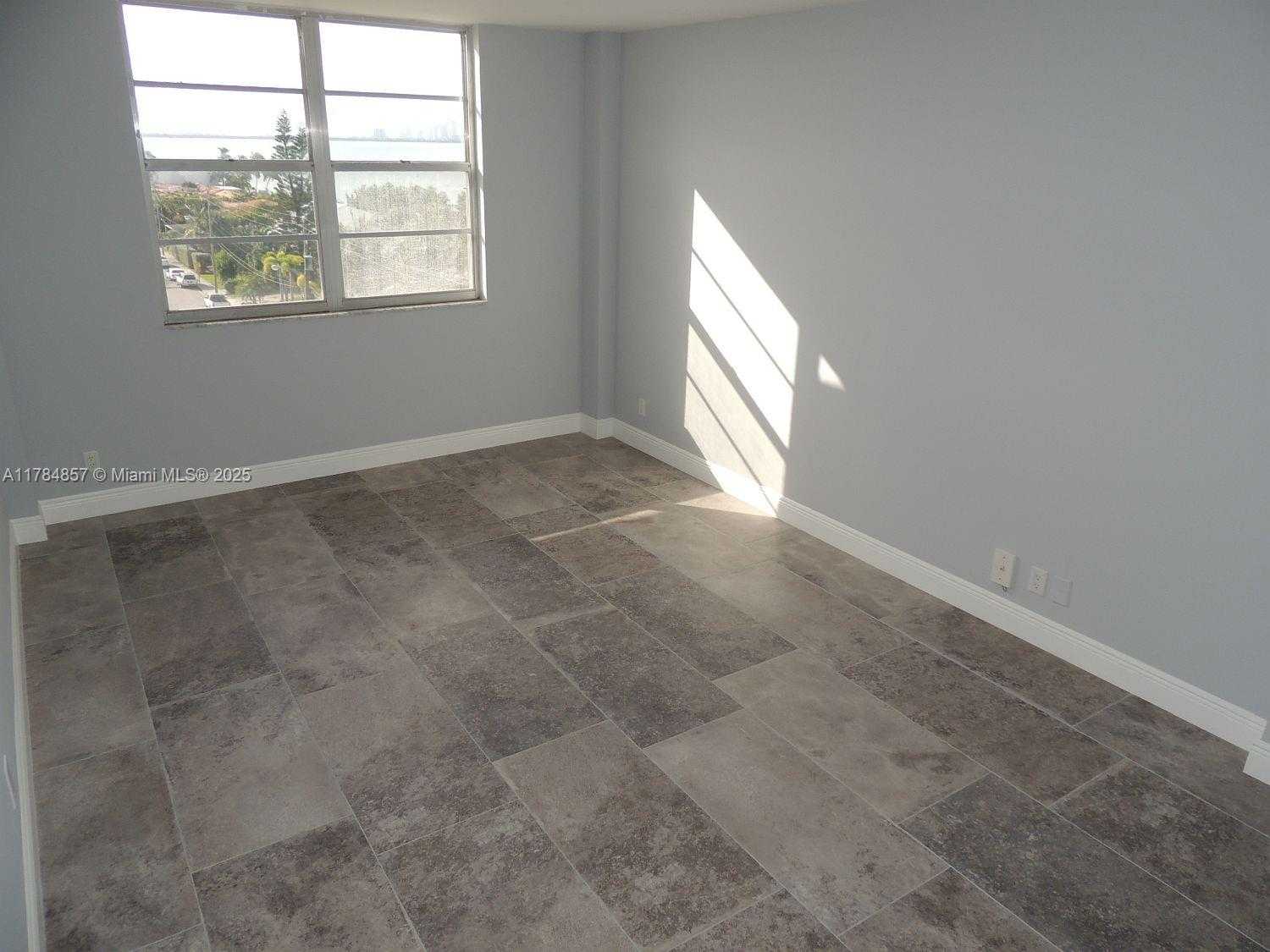Small Image of 1455 NORTH TREASURE DR #6N, North Bay Village Number 17