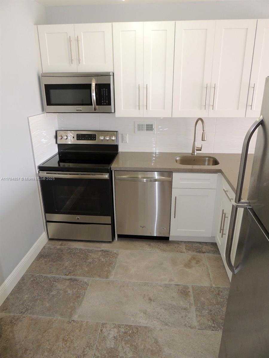 Small Image of 1455 NORTH TREASURE DR #6N, North Bay Village Number 2