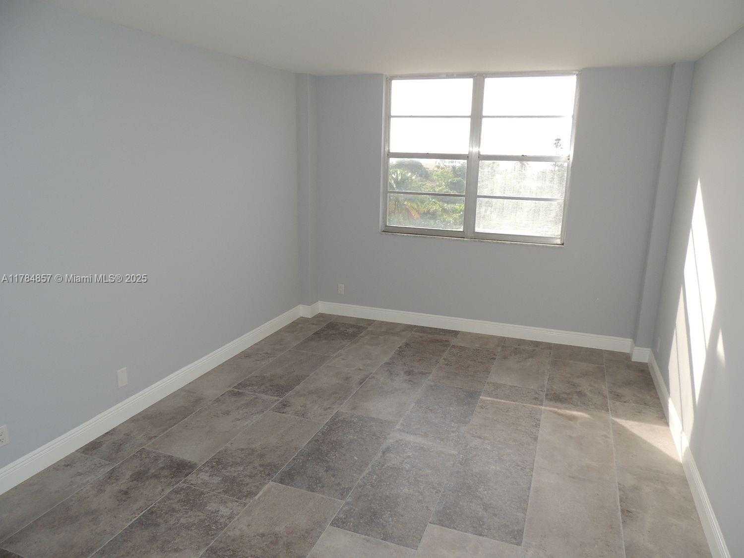 Small Image of 1455 NORTH TREASURE DR #6N, North Bay Village Number 23