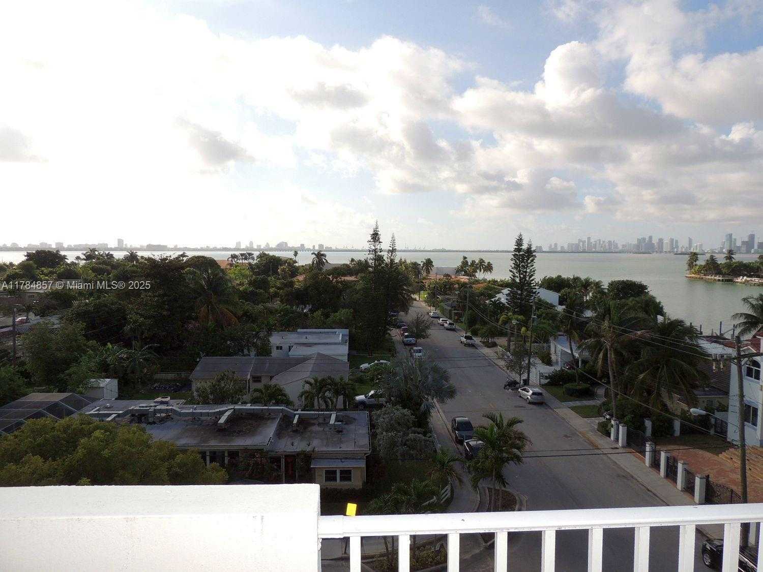 Small Image of 1455 NORTH TREASURE DR #6N, North Bay Village Number 25