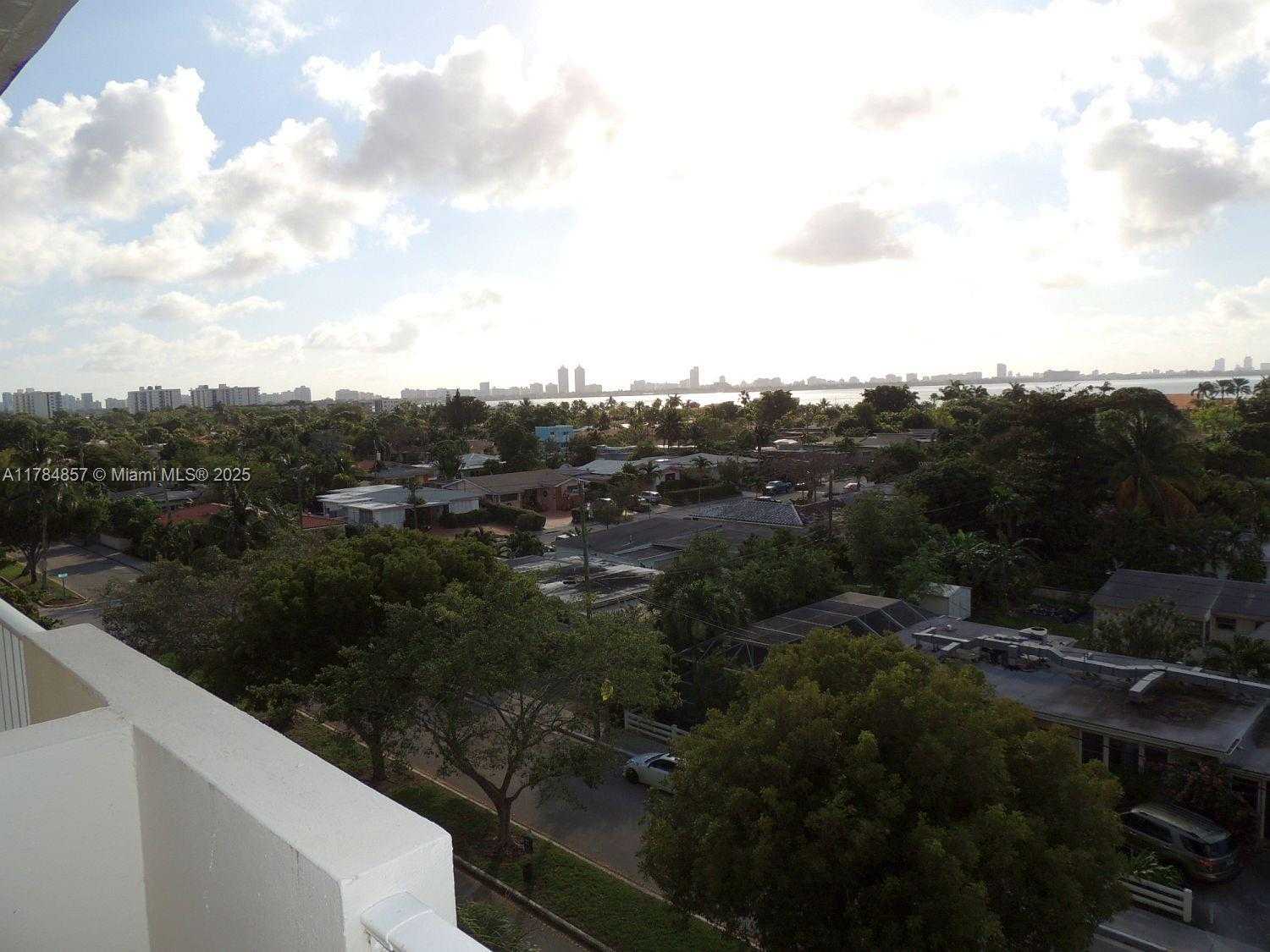 Small Image of 1455 NORTH TREASURE DR #6N, North Bay Village Number 26
