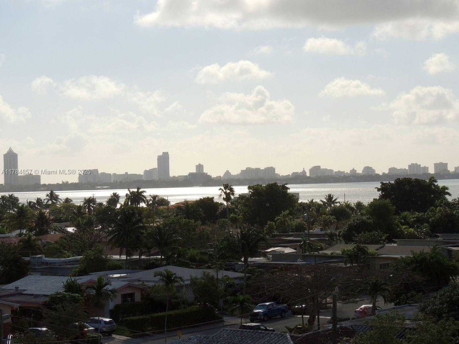 Small Image of 1455 NORTH TREASURE DR #6N, North Bay Village Number 27