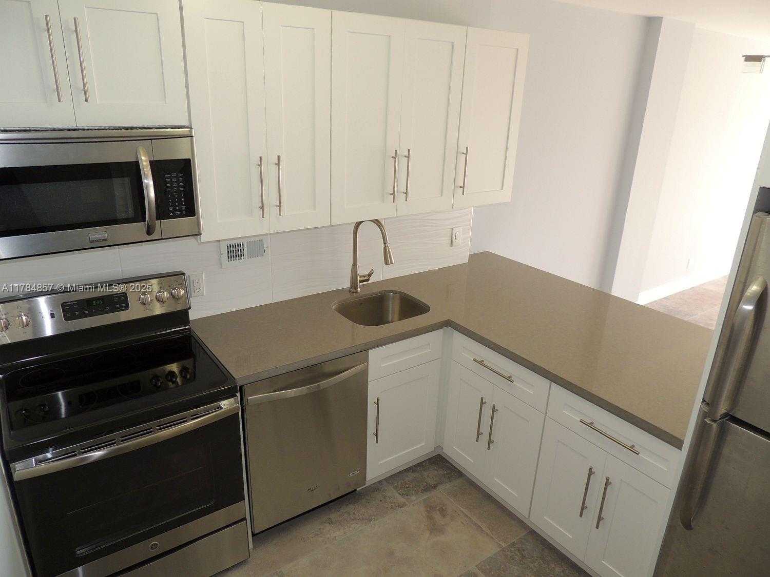 Small Image of 1455 NORTH TREASURE DR #6N, North Bay Village Number 3