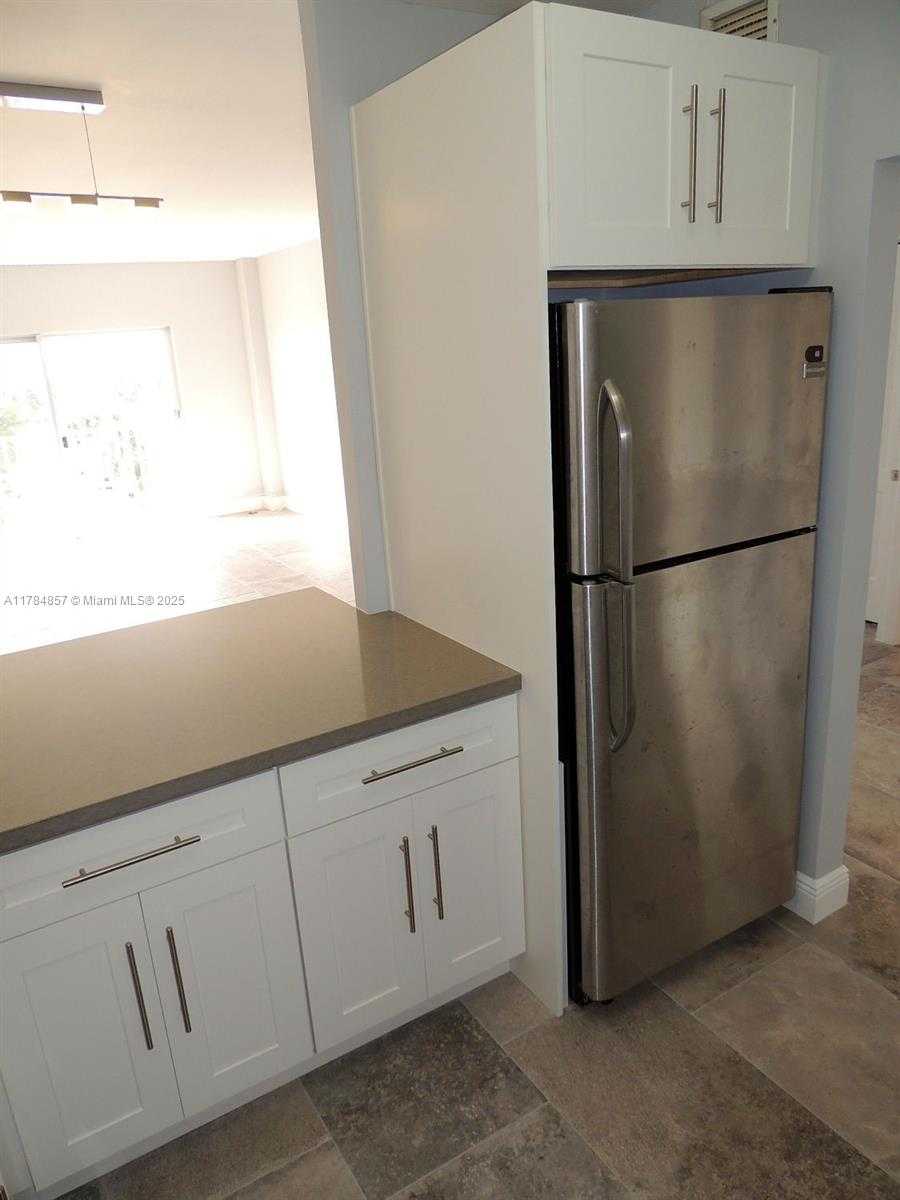 Small Image of 1455 NORTH TREASURE DR #6N, North Bay Village Number 4