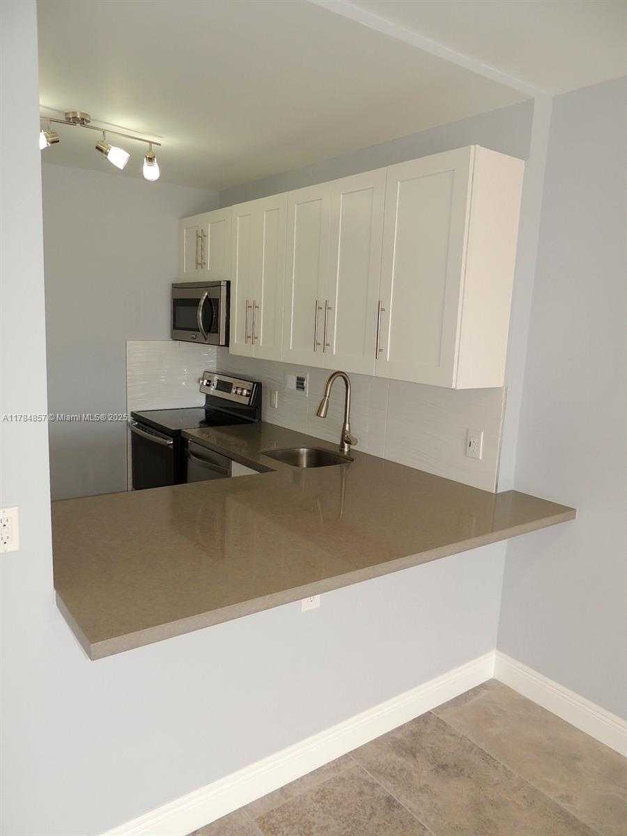 Small Image of 1455 NORTH TREASURE DR #6N, North Bay Village Number 5
