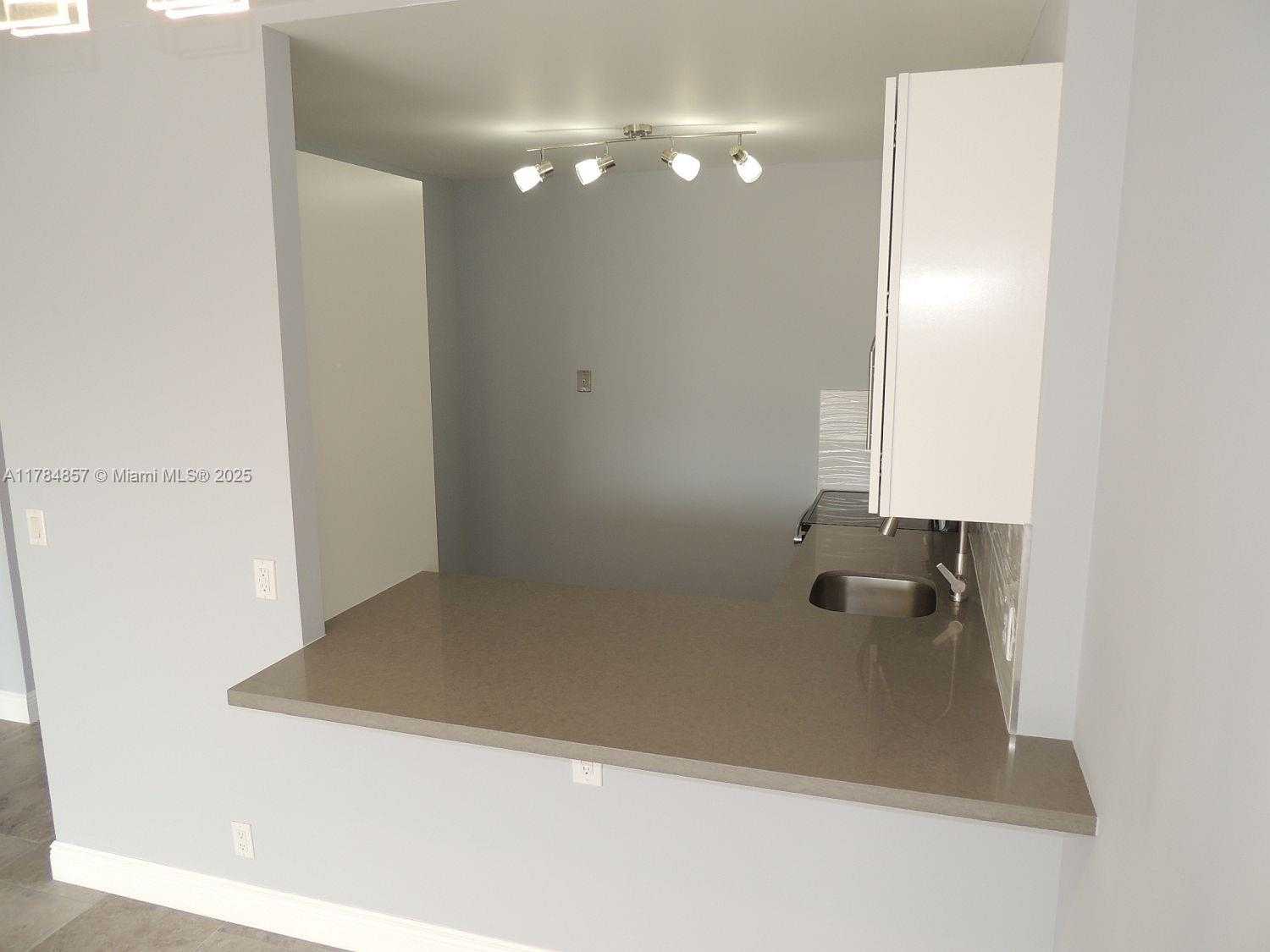 Small Image of 1455 NORTH TREASURE DR #6N, North Bay Village Number 6