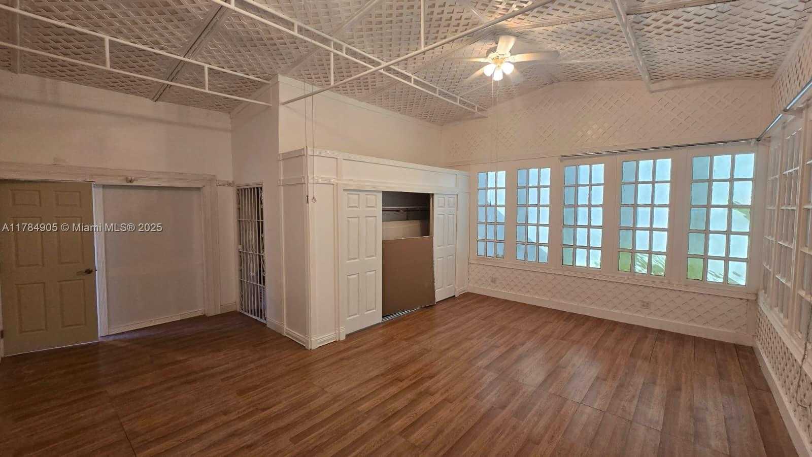 Small Image of 1901 SOUTH WEST 2ND AVE, Miami Number 18