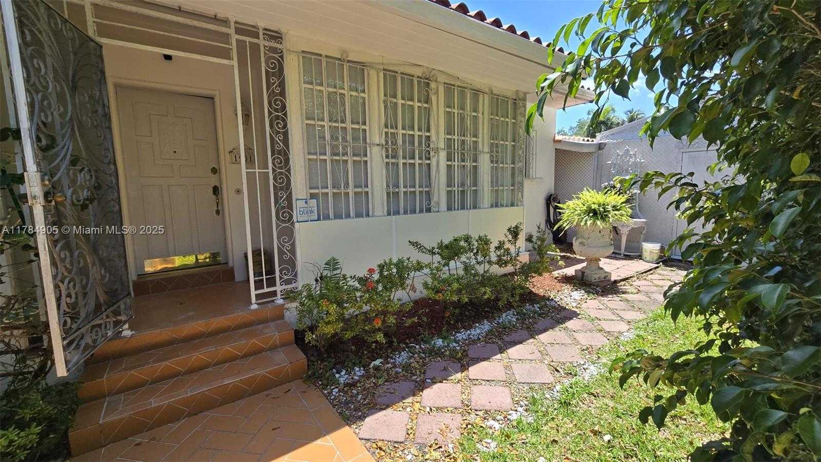 Small Image of 1901 SOUTH WEST 2ND AVE, Miami Number 2