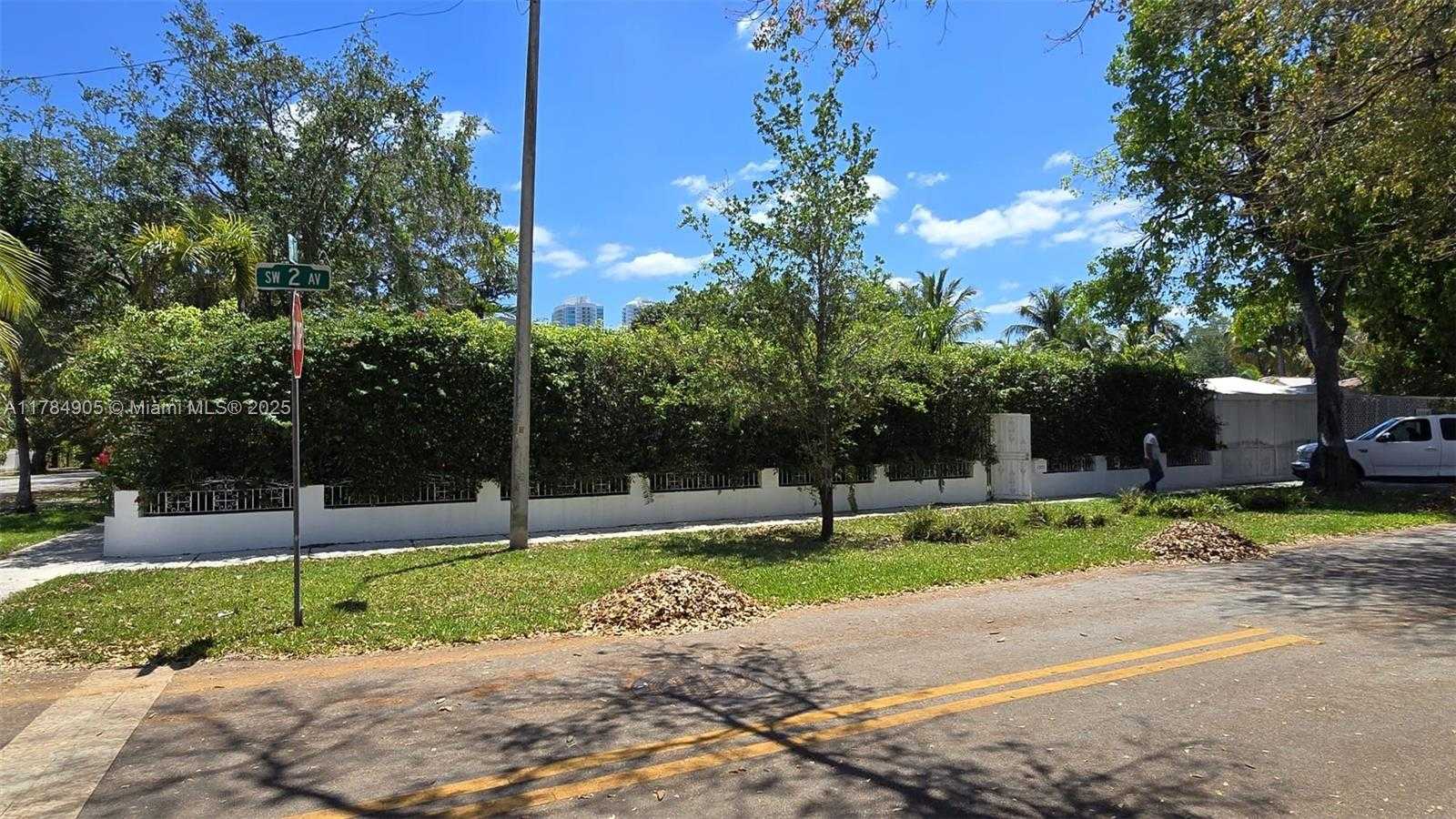Small Image of 1901 SOUTH WEST 2ND AVE, Miami Number 26