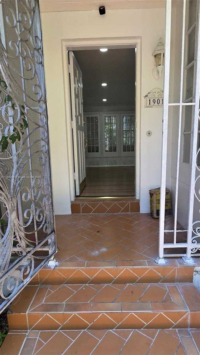 Small Image of 1901 SOUTH WEST 2ND AVE, Miami Number 3