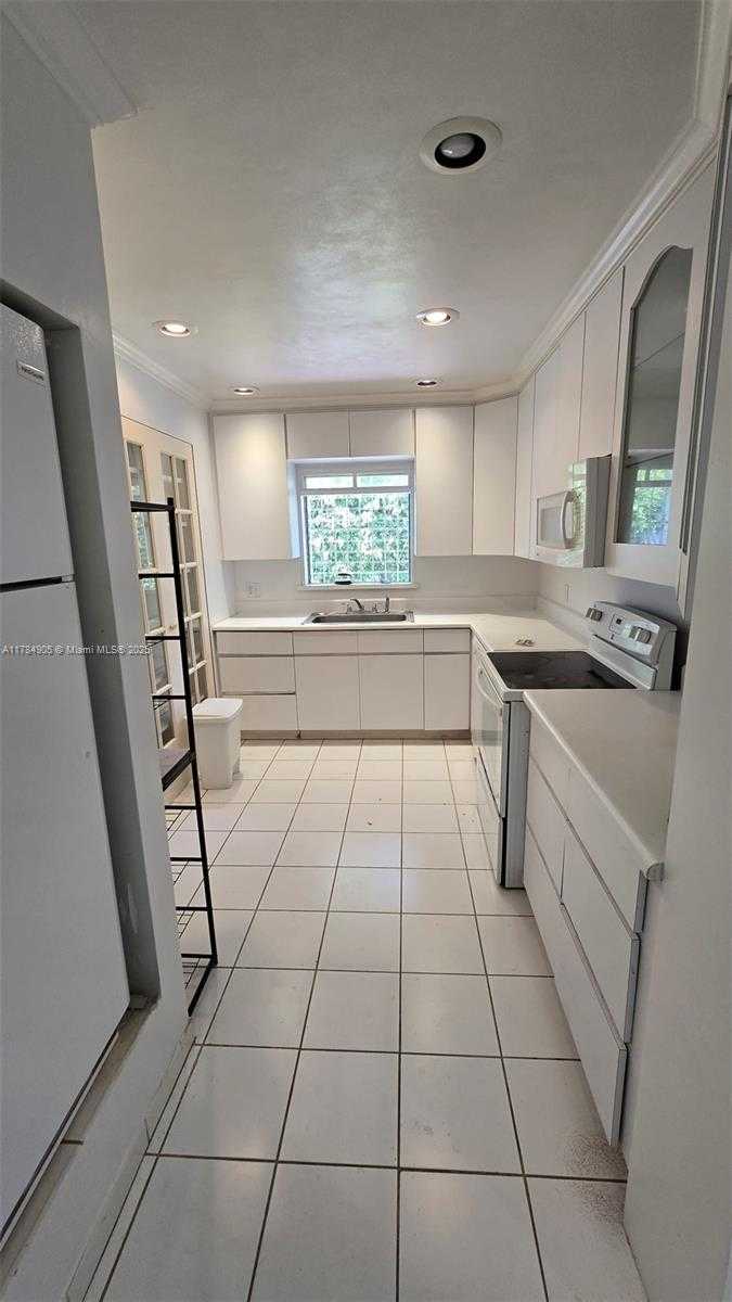 Small Image of 1901 SOUTH WEST 2ND AVE, Miami Number 9