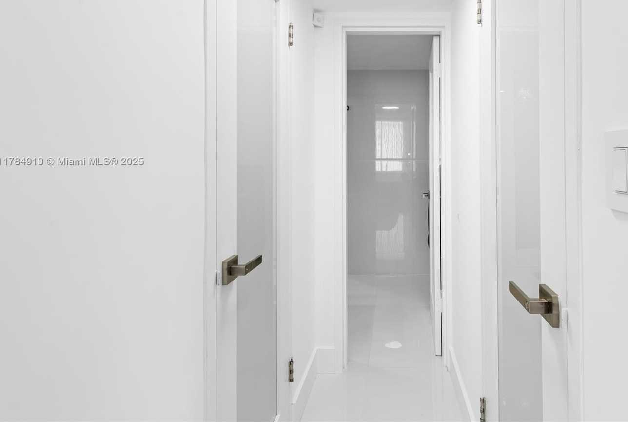 Small Image of 1000 WEST AVE #1524, Miami Beach Number 21