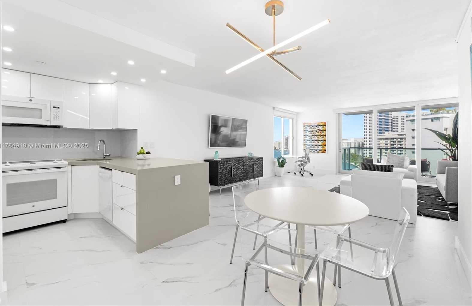 Small Image of 1000 WEST AVE #1524, Miami Beach Number 3