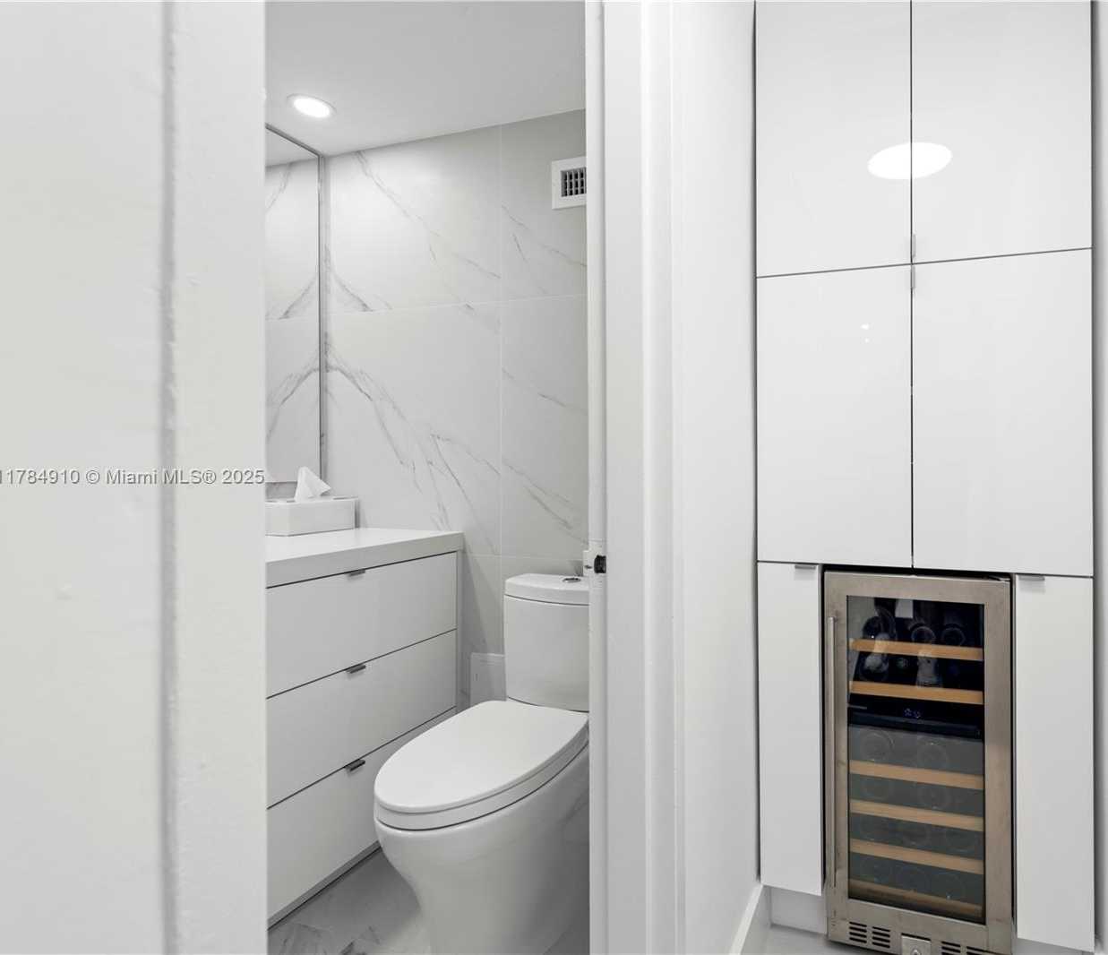 Small Image of 1000 WEST AVE #1524, Miami Beach Number 6