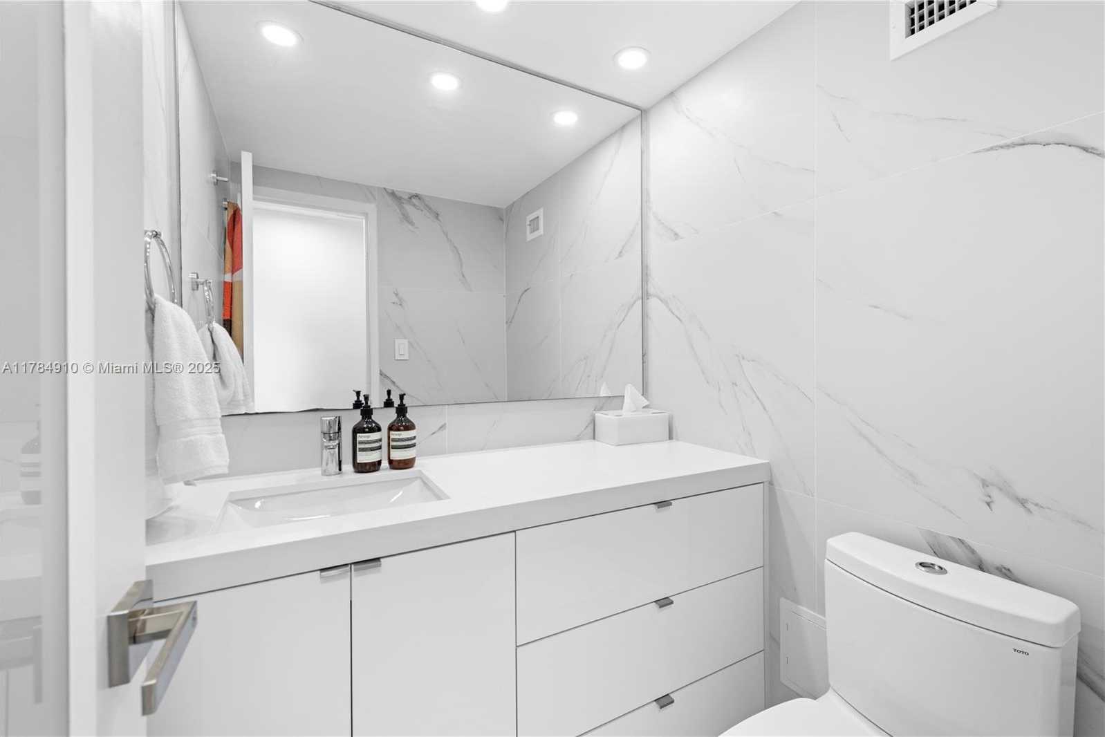 Small Image of 1000 WEST AVE #1524, Miami Beach Number 7
