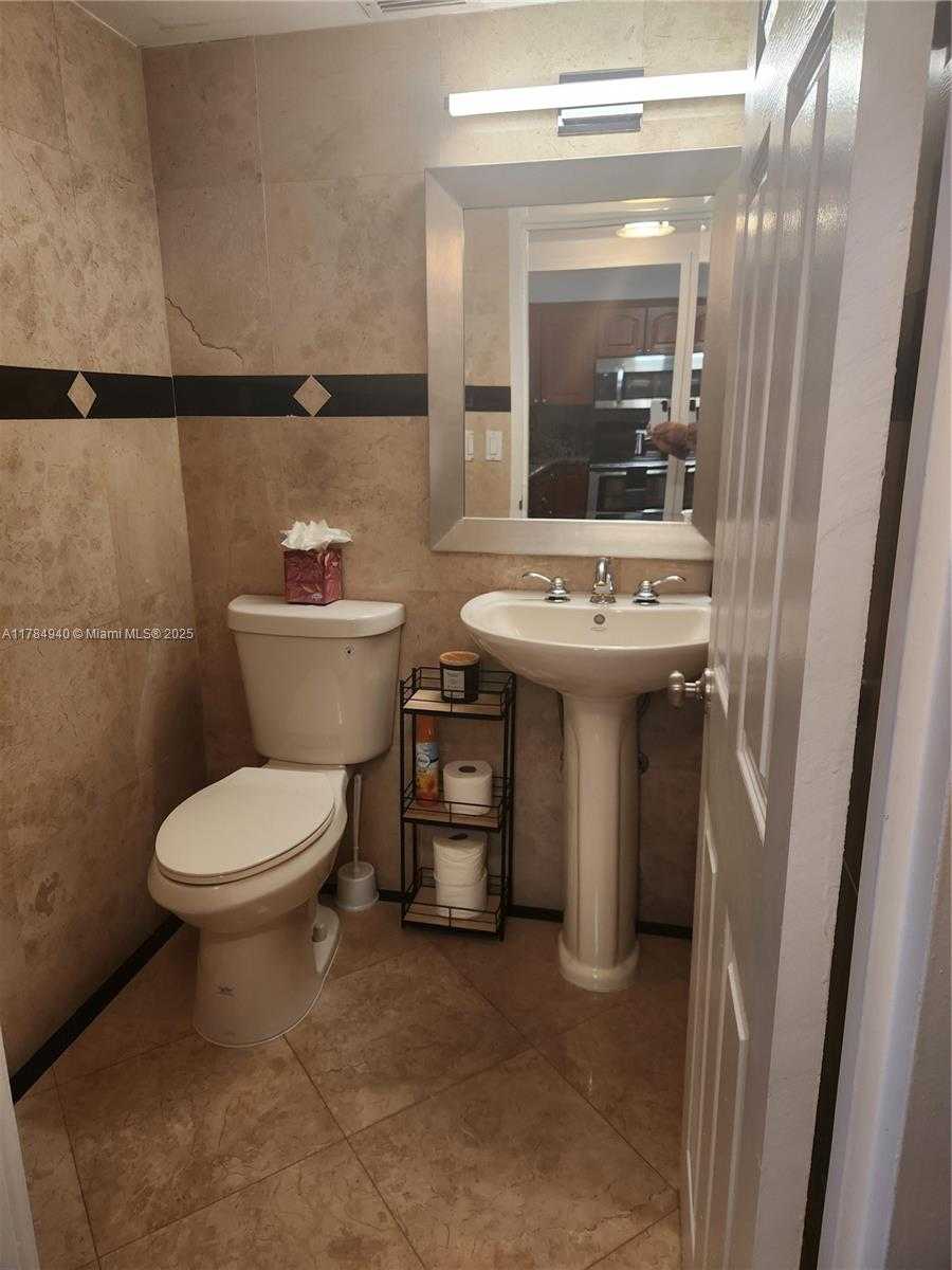 Small Image of 3725 SOUTH OCEAN DR #1623, Hollywood Number 4