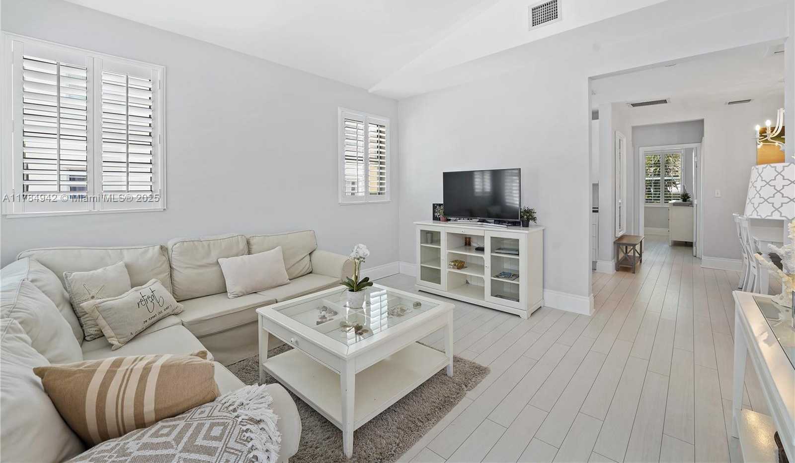 Small Image of 826 7TH ST #6, Miami Beach Number 2