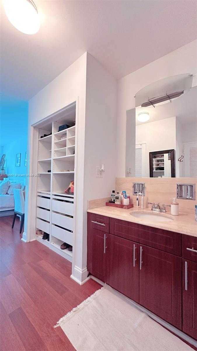 Small Image of 5700 COLLINS AVE #3N, Miami Beach Number 6