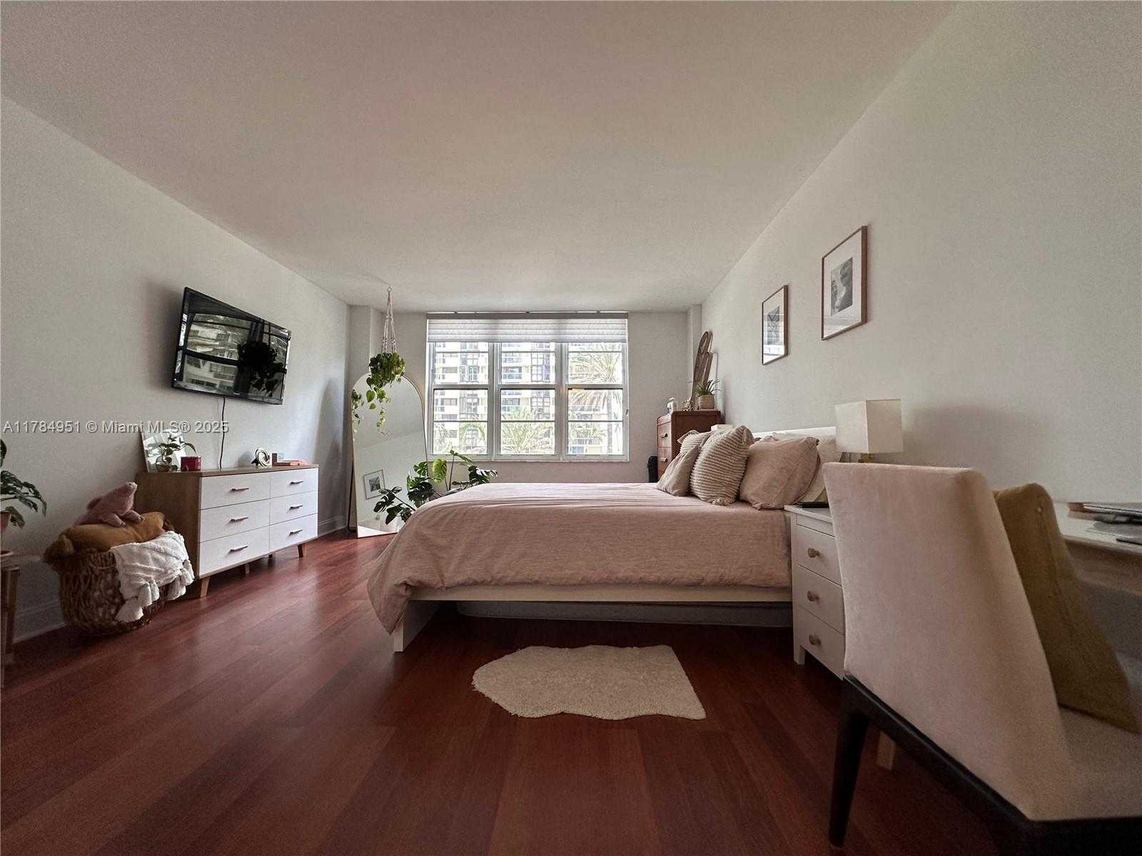 Small Image of 5700 COLLINS AVE #3N, Miami Beach Number 8