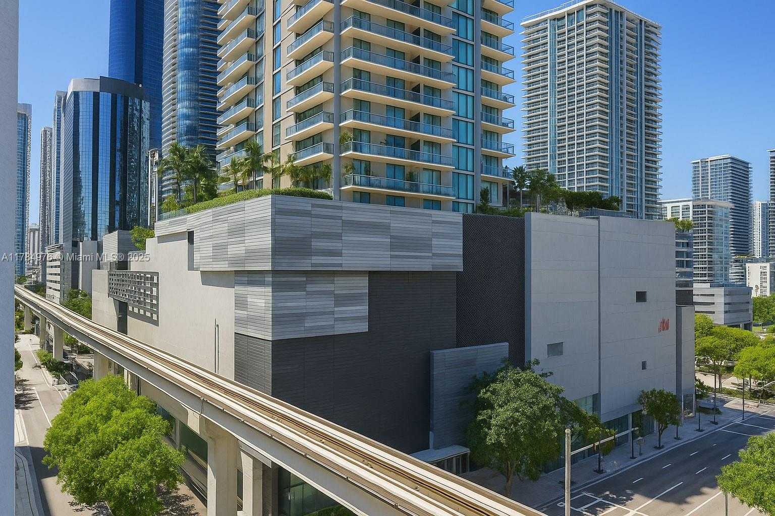 Small Image of 31 SOUTH EAST 6TH ST #1002, Miami Number 3