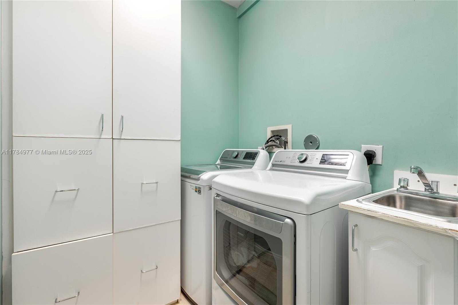 Small Image of 4011 194TH TRL, Sunny Isles Beach Number 10