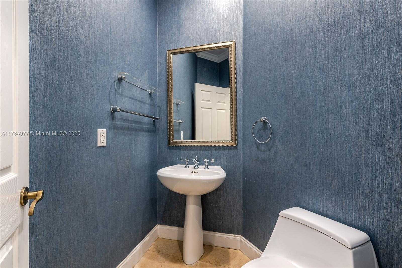 Small Image of 4011 194TH TRL, Sunny Isles Beach Number 11