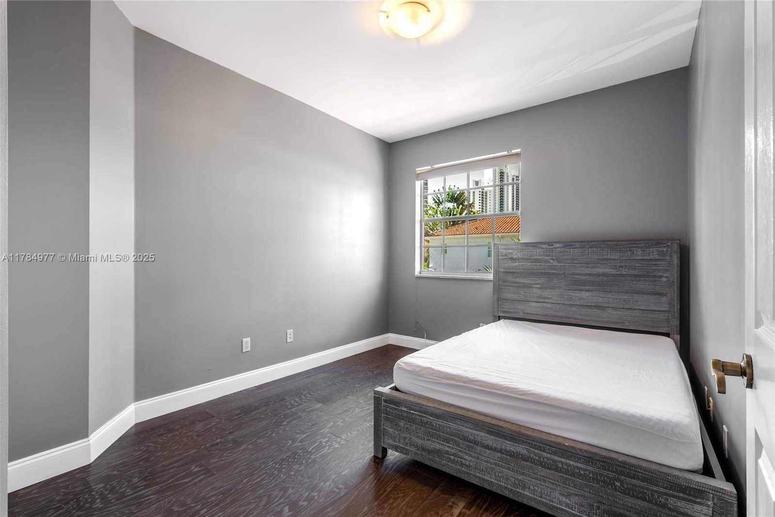 Small Image of 4011 194TH TRL, Sunny Isles Beach Number 20