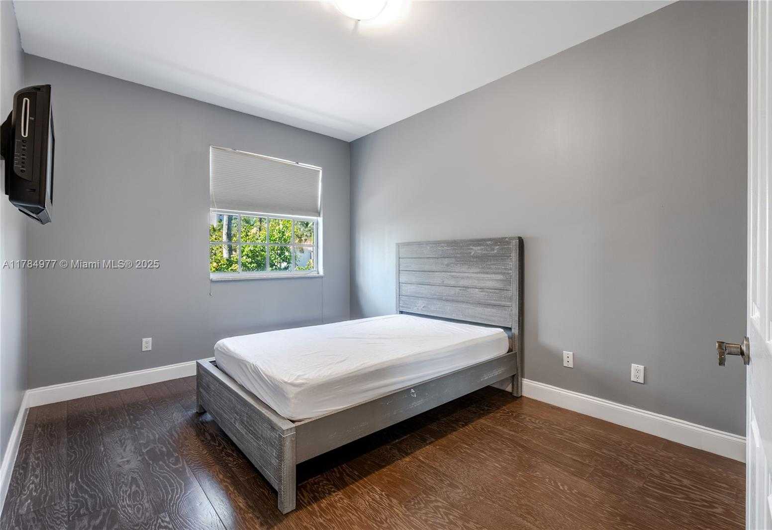 Small Image of 4011 194TH TRL, Sunny Isles Beach Number 22