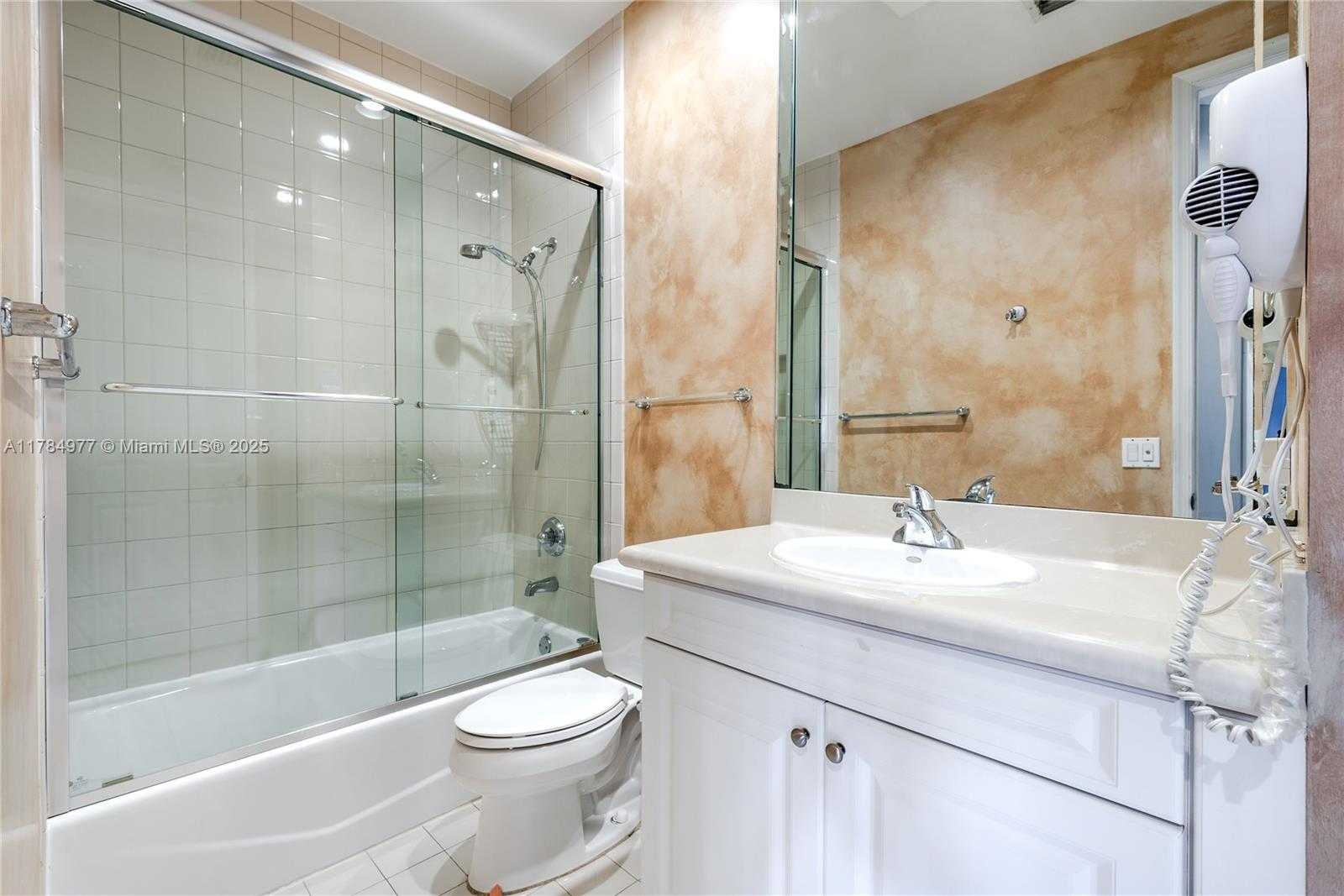 Small Image of 4011 194TH TRL, Sunny Isles Beach Number 24
