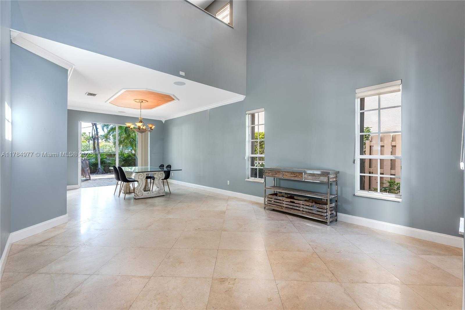 Small Image of 4011 194TH TRL, Sunny Isles Beach Number 3