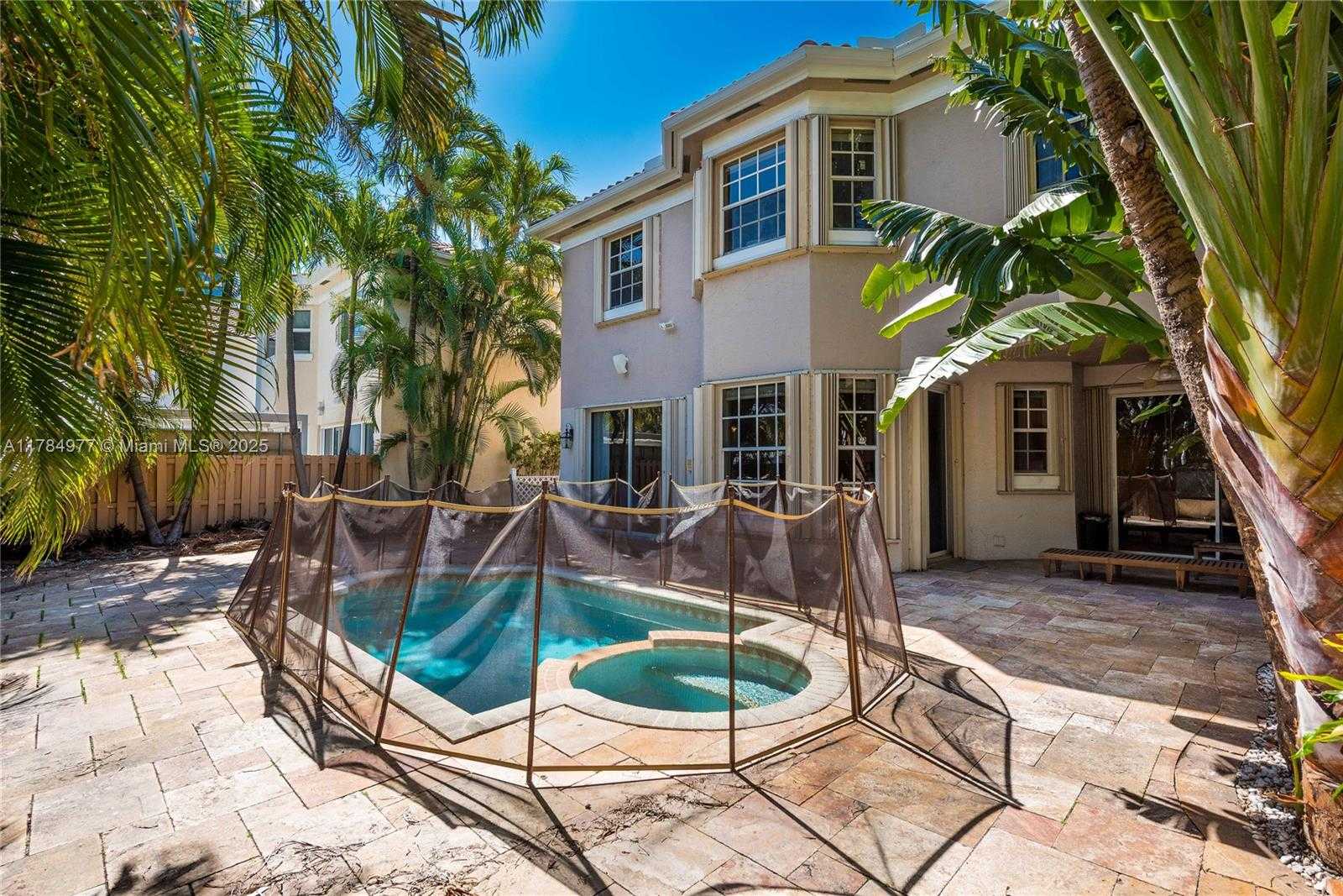 Small Image of 4011 194TH TRL, Sunny Isles Beach Number 30