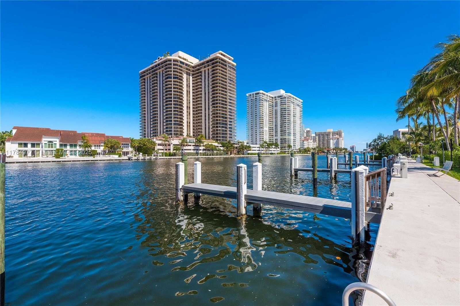 Small Image of 4011 194TH TRL, Sunny Isles Beach Number 32