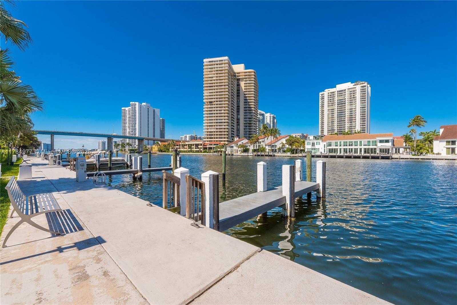 Small Image of 4011 194TH TRL, Sunny Isles Beach Number 33