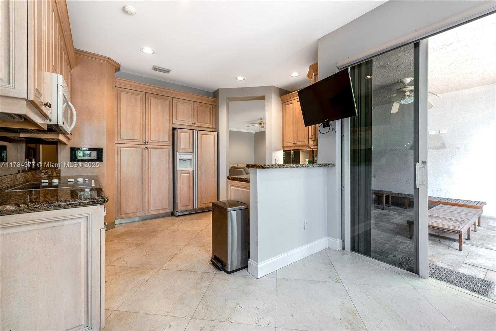 Small Image of 4011 194TH TRL, Sunny Isles Beach Number 5